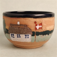 stråtækt hus med dannebrog keramikskål Jette Bork Johansen genbrugs keramik danish ceramic